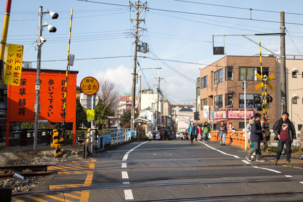 京阪電車への踏切